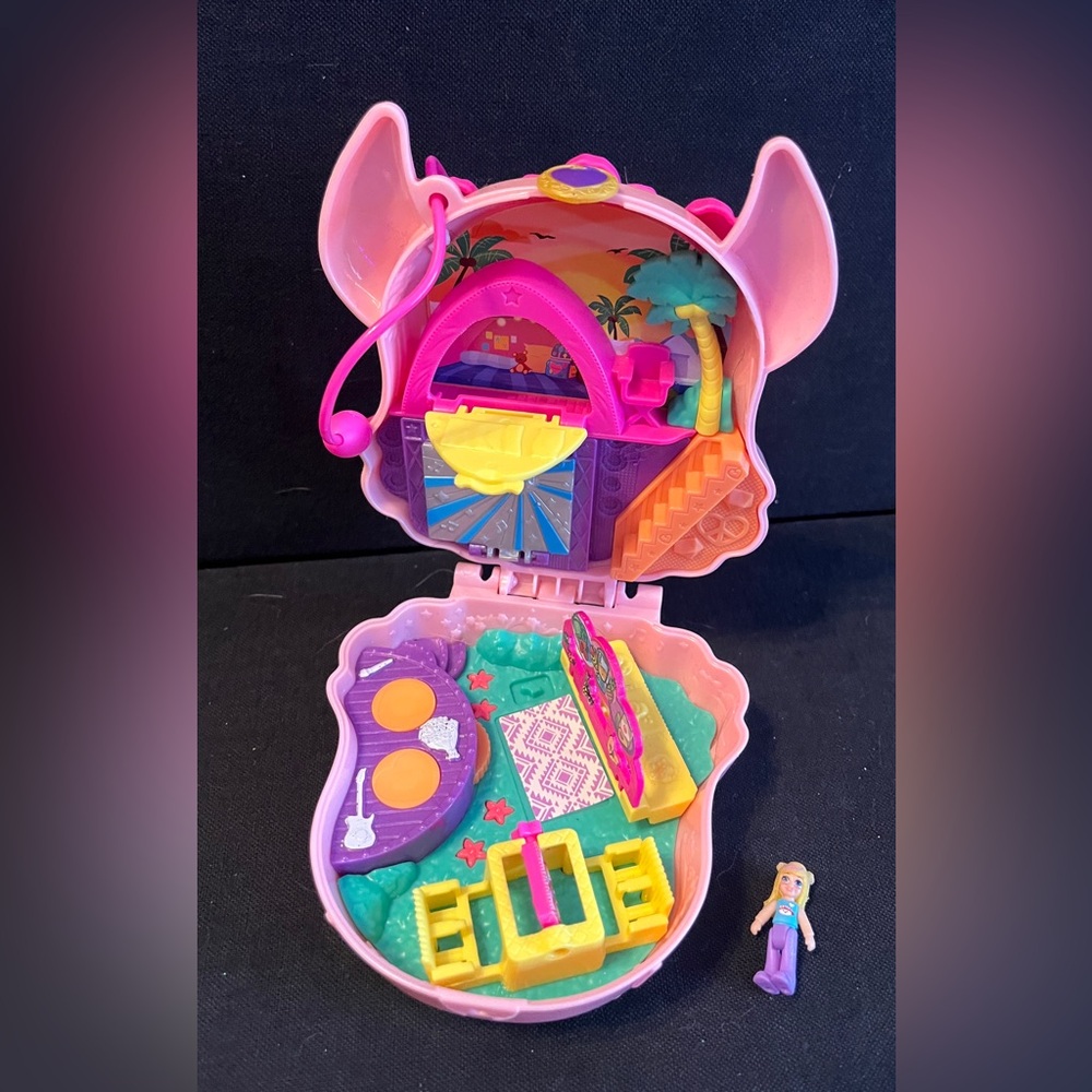 Cute Polly Pocket Pink Llama Compact with mini Polly Pocket figure